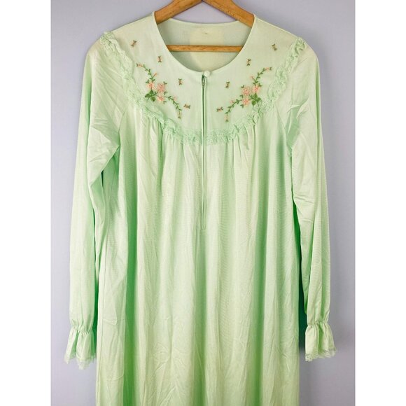 Vintage NWT Shadowline Nightgown with Embroidered Detail, Size Small, Mint Green - Picture 1 of 8
